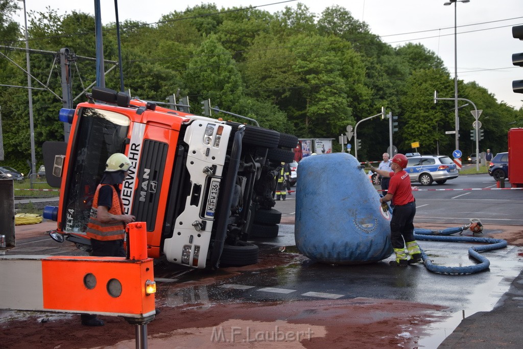 TLF 4 umgestuerzt Koeln Bocklemuend Ollenhauer Ring Militaerringstr P159.JPG - Miklos Laubert